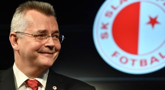 Dám 77 milionů do kabiny! Za co boss Slavie Tvrdík slíbil ohromný balík? Dám 77 milionů do kabiny! Za co boss Slavie Tvrdík slíbil ohromný balík?