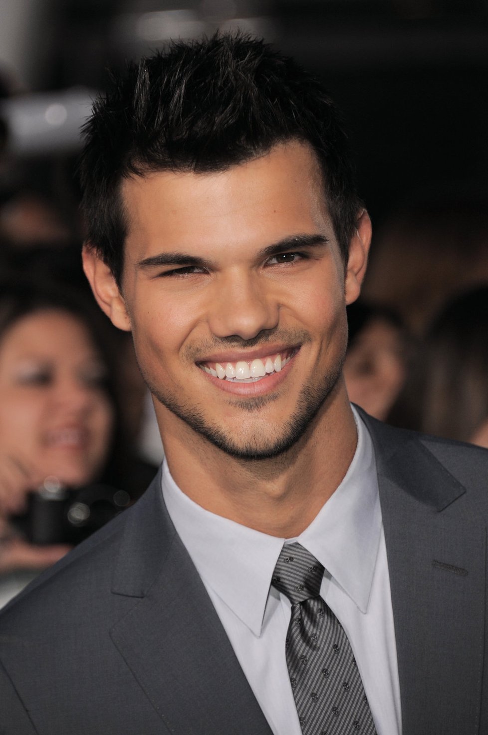 Taylor Lautner rozdával na premiéře úsměvy.
