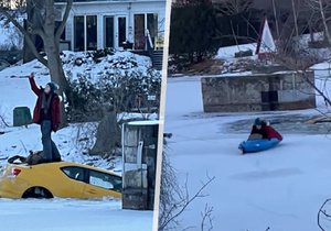 Kanadští záchranáři i místní obyvatelé pomáhali ženě, která se svým autem probořila na dno zamrzlé řeky.