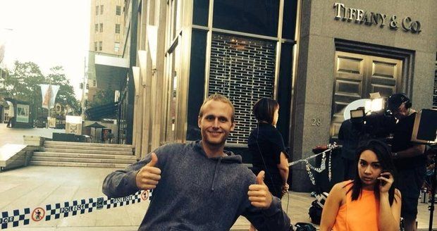 Čech v Sydney: Vysmátá fotka před přepadenou kavárnou! Galerie idiotských selfie