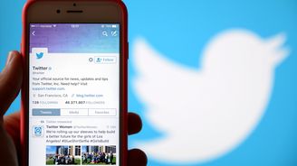 Twitter se dostal do zisku. Kvůli rušení falešných účtů mu ale klesl počet uživatelů