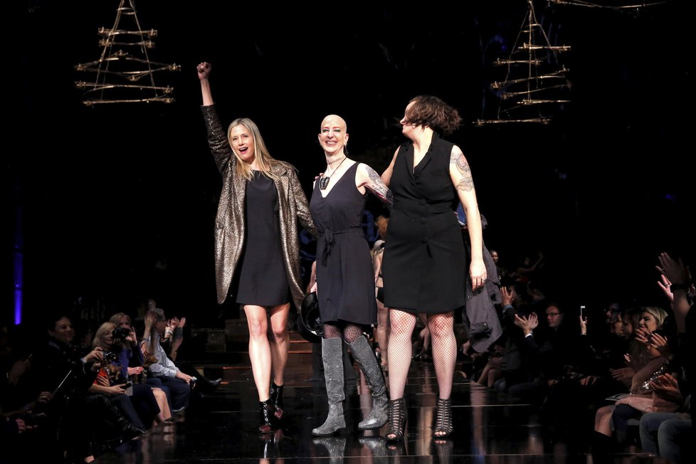 Týden módy v New Yorku ovládly ženy, jež se popasovaly se zákeřnou rakovinou prsu.