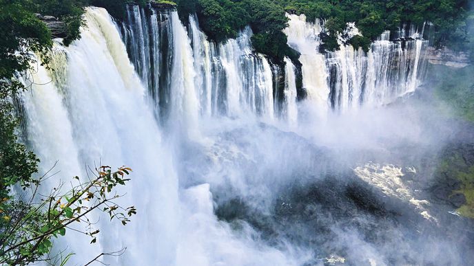 Quedas de Calandula na řece Lucala, druhé největší vodopády v Africe