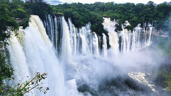Quedas de Calandula na řece Lucala, druhé největší vodopády v Africe Quedas de Calandula na řece Lucala, druhé největší vodopády v Africe
