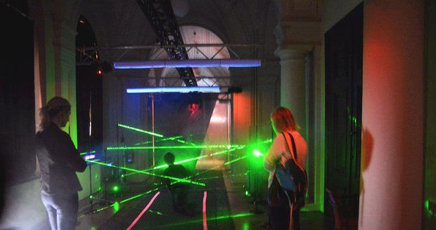 Děti jako lupiči prolézaly mezi lasery: Akademie věd baví týdnem vědy a techniky