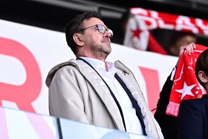 ONLINE po skandálním derby: Tykač osobně podpořil hráče Slavie před zápasem s Jabloncem ONLINE po skandálním derby: Tykač osobně podpořil hráče Slavie před zápasem s Jabloncem