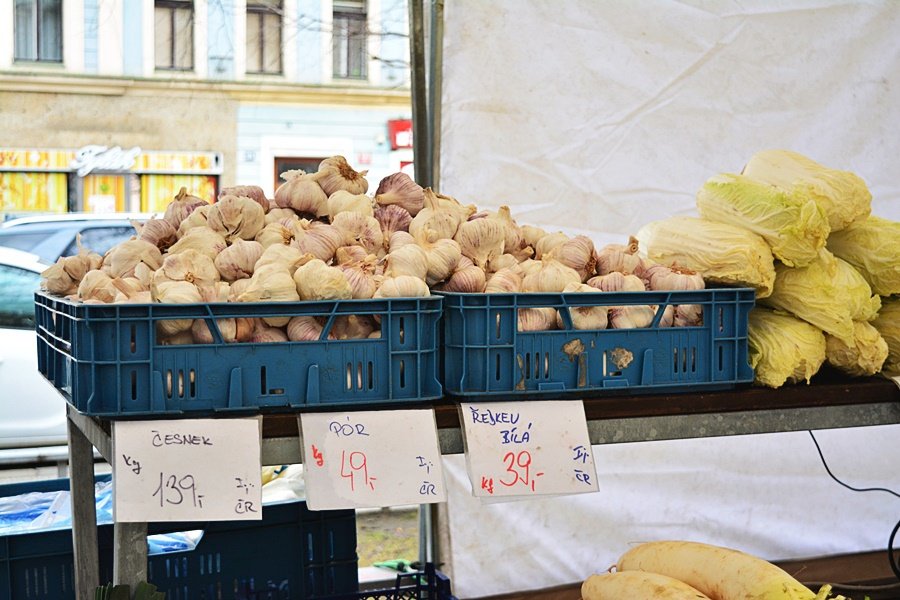 Farmářské trhy na Tylově náměstí nabízí výběr od pondělí do pátku z 20 stánků.