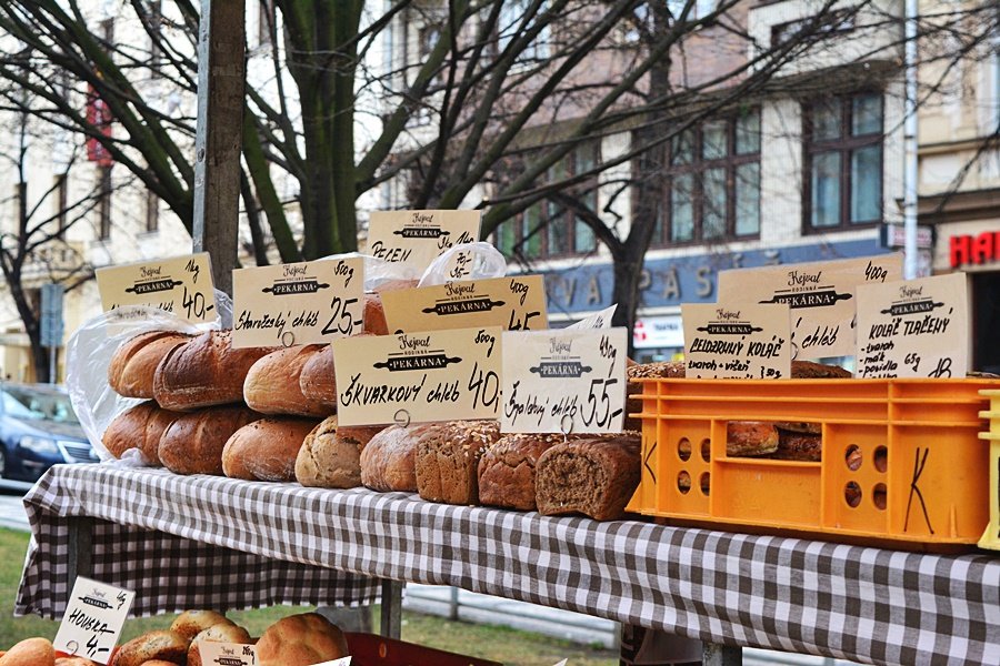 Farmářské trhy na Tylově náměstí nabízí výběr od pondělí do pátku z 20 stánků.