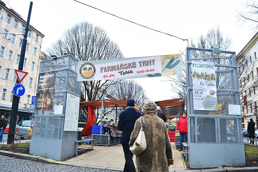 Farmářské trhy na Tylově náměstí nabízí výběr od pondělí do pátku z 20 stánků.