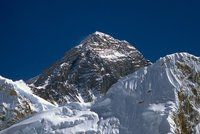 Indičtí vědci přeměří Mount Everest: Nejvyšší hora světa se možná zmenšila