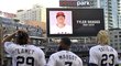 Hráči klubu MLB San Diego Padres také uctili památku zesnulého nadhazovače Los Angeles Tylera Skaggse. 