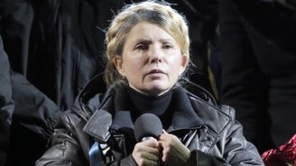 Nová vláda vznikne na Ukrajině v úterý. Janukovyč zmizel. Tymošenková prezidentkou spíše nebude