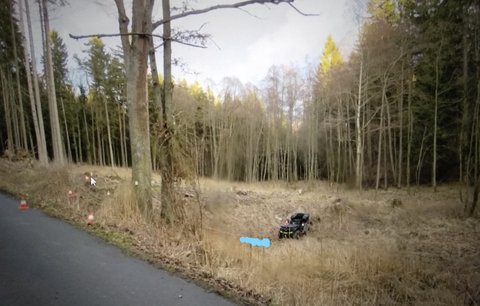 U Týna nad Vltavou zemřel mladík na čtyřkolce: Záchranáři ho oživovali desítky minut