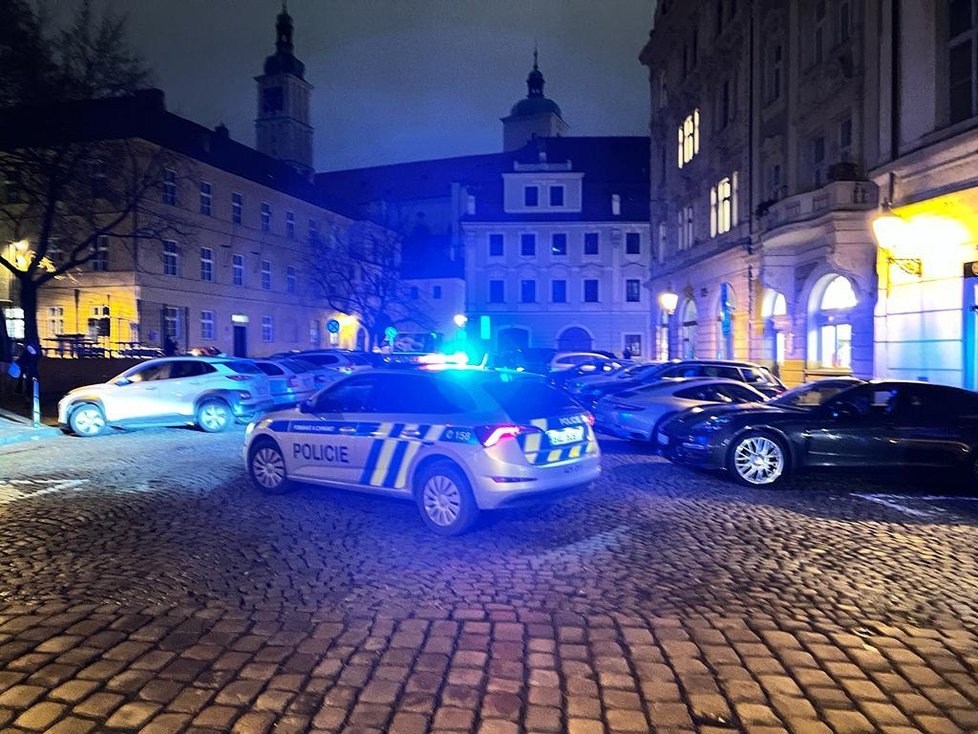 Zásah policistů v centru Prahy na křížení ulic Masná a Týnská.  (24. leden 2022)