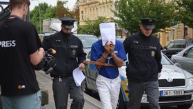 Tyran v řetězech: Policie vede před soud muže, který dva měsíce věznil a týral mladou ženu