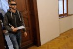 Bratislavský rodák Mário K. (30) se před brněnským soudem zodpovídá z těžkého ublížení na zdraví a týrání svých dvou synků. Hrozí mu pět až 12 let vězení.