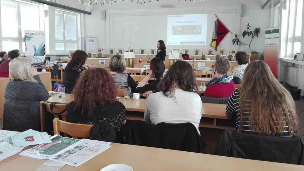 Daria pořádá přednášky a konference, při kterých se snaží o osvětu v souvislosti s domácím násilím.