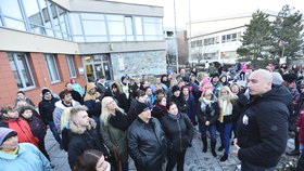 Hlavní organizátor akce David Švestka a dav dvou stovek lidí pochodoval za tvrdší tresty pro tyrany zvířat