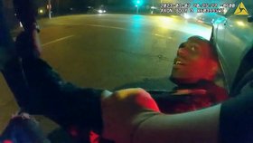 Brutální bití a po třech dnech smrt: Šokující video útoku policistů proti černošskému řidiči v Memphisu