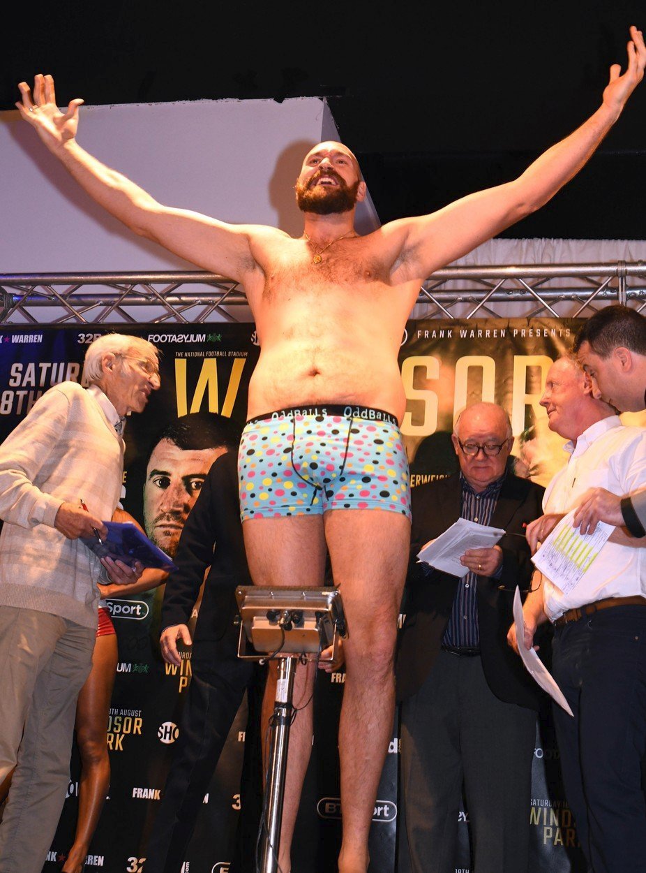 Tyson Fury si okamžiky na váze umí náležitě užít