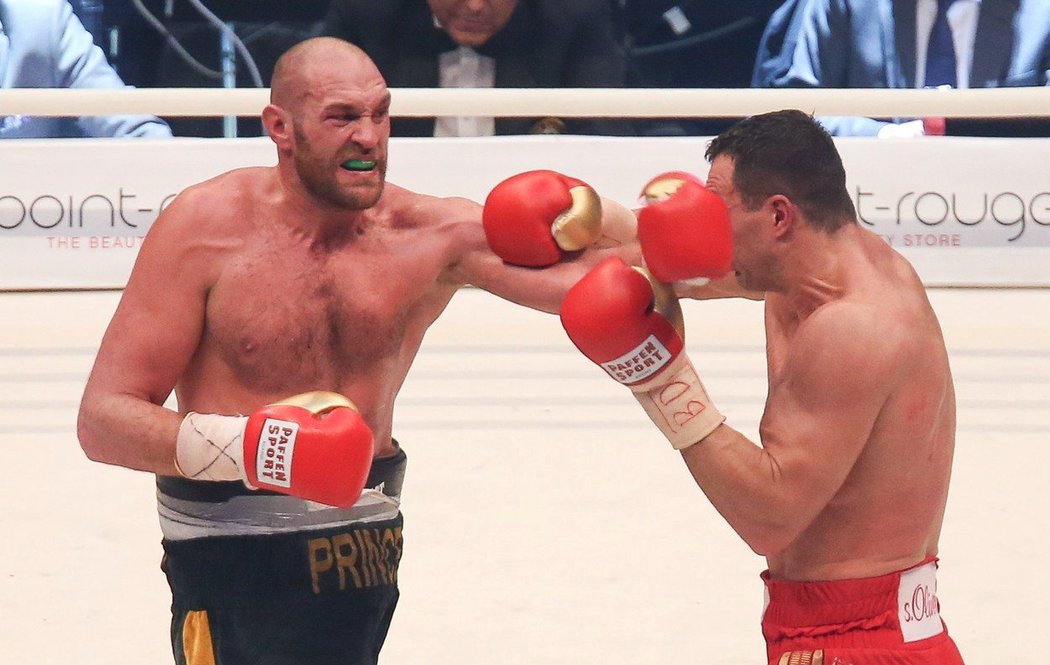 Tyson Fury v roce 2015 sesadil z trůnu neporazitelného Vladimira Klička