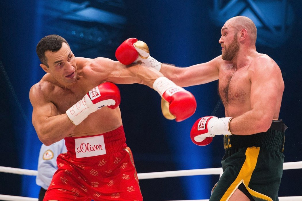 Tyson Fury v památném titulovém zápase v roce 2015, kdy připravil Ukrajinci Kličkovi první porážku po jedenácti letech