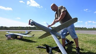 Úspěch českého zbrojního byznysu. Kolínský výrobce dronů podepsal kontrakt s americkou armádou Úspěch českého zbrojního byznysu. Kolínský výrobce dronů podepsal kontrakt s americkou armádou
