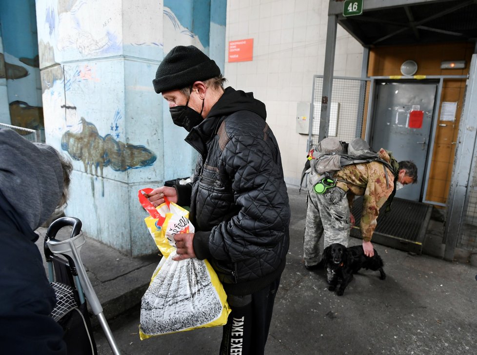 Naděje poskytuje lékařskou péči lidem bez domova ve své pobočce U Bulhara. Trápí ji ale financování