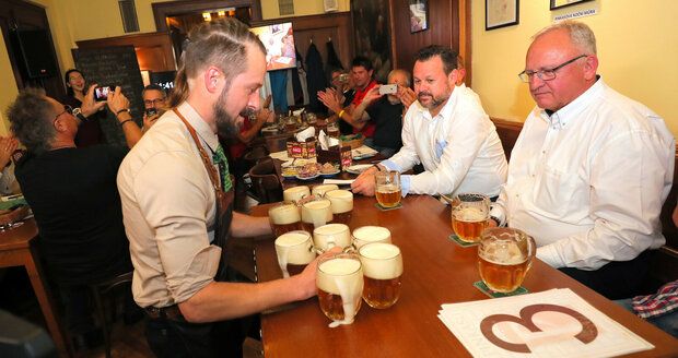 Zdražování v českých restauracích: Nejvíc nahoru jdou polévky. Pivo čeká dramatický šok