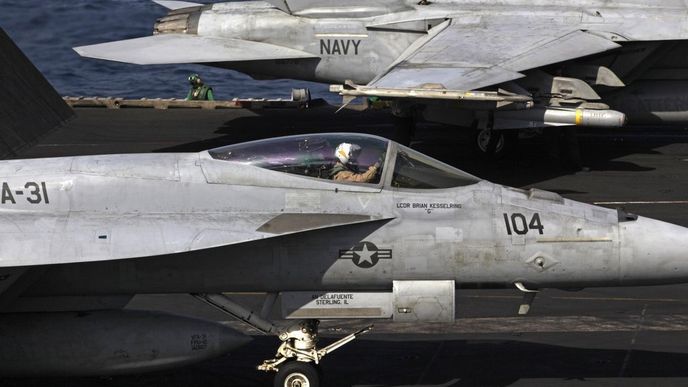 U.S. F/A-18 před útokem v Iráku