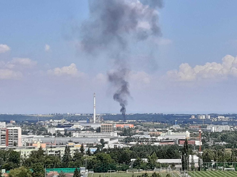 Požár haly v Kyjích, 25. července 2020