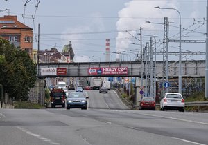 Od středy až do 1. listopadu bude uzavřená frekventovaná silnice U Trati poblíž centra Plzně. Důvodem je rekonstrukce vozovky.