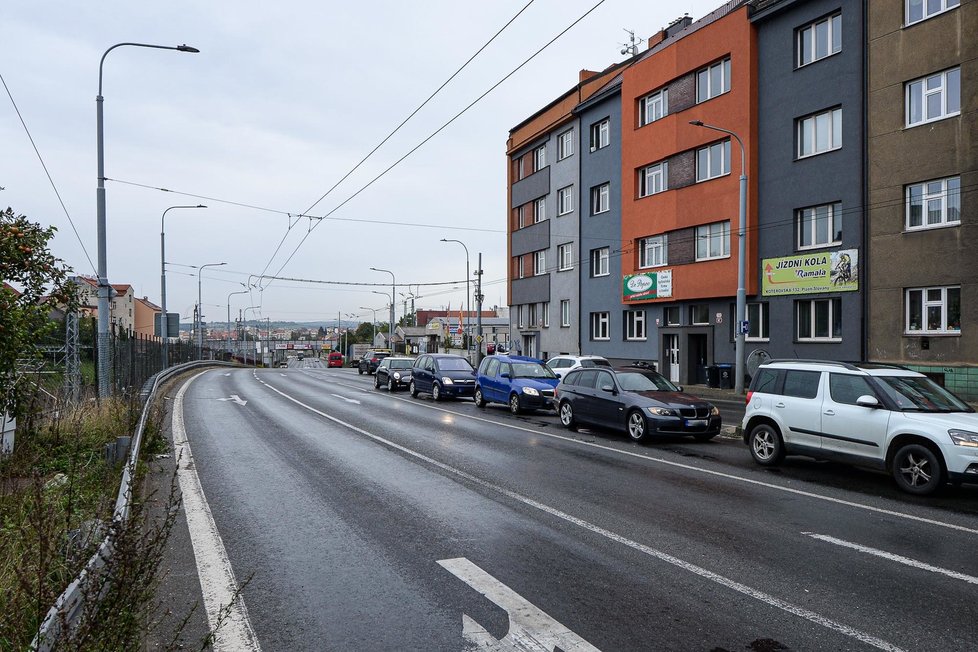 Od středy až do 1. listopadu bude uzavřená frekventovaná silnice U Trati poblíž centra Plzně. Důvodem je rekonstrukce vozovky.