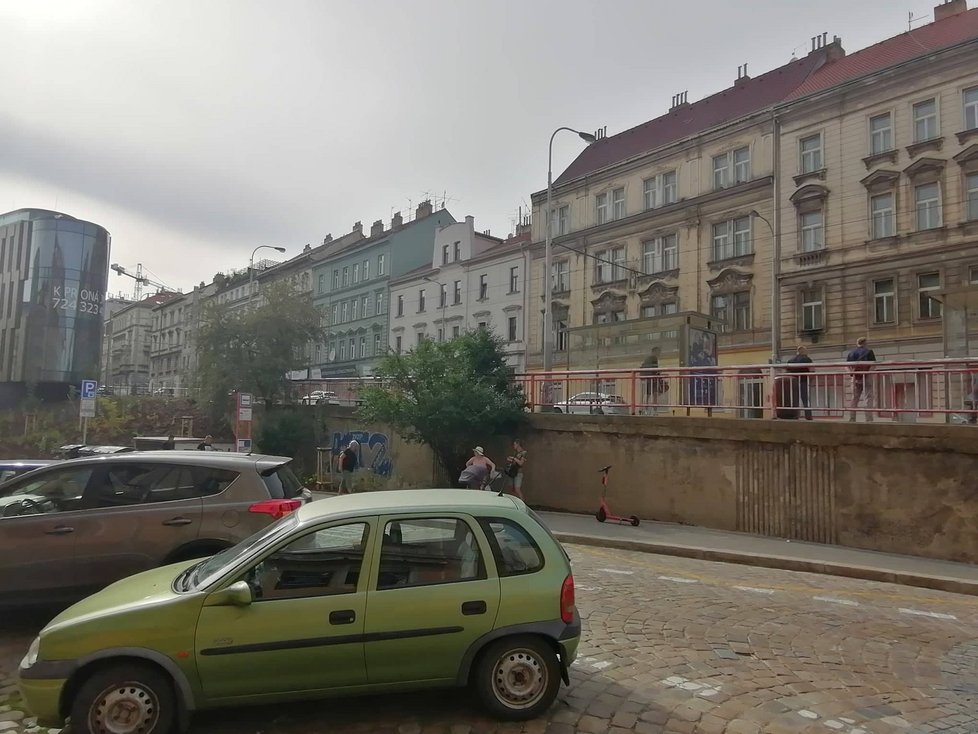 Okolí zastávky U Zvonu by se mělo brzy proměnit. Zmizí i nedaleké kontaktní centrum