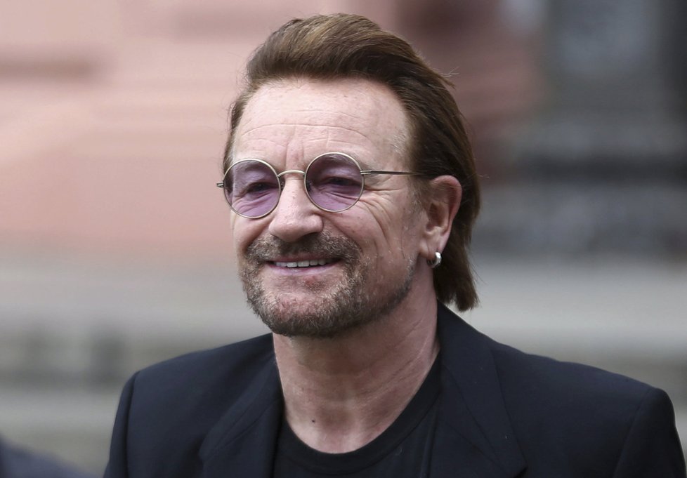 Zpěvák skupiny U2 Bono Vox.