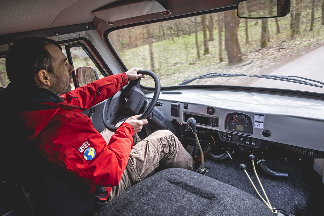 UAZ 2206 Buchanka