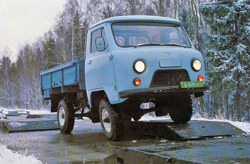 UAZ 3303