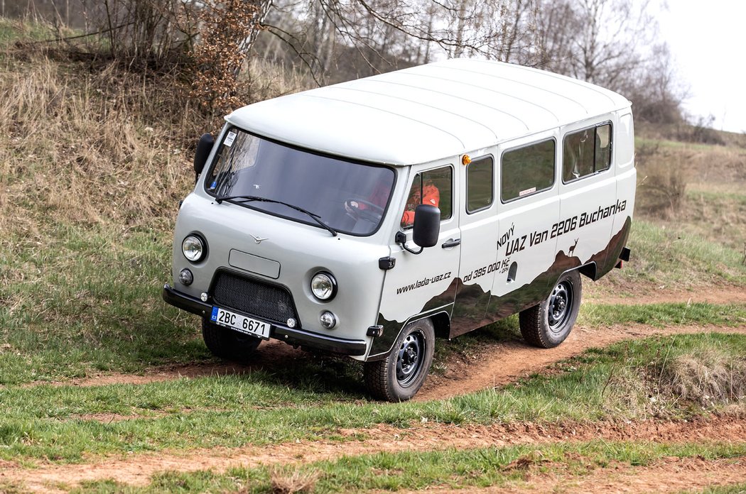 UAZ 2206 Buchanka