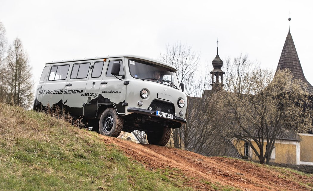 UAZ 2206 Buchanka