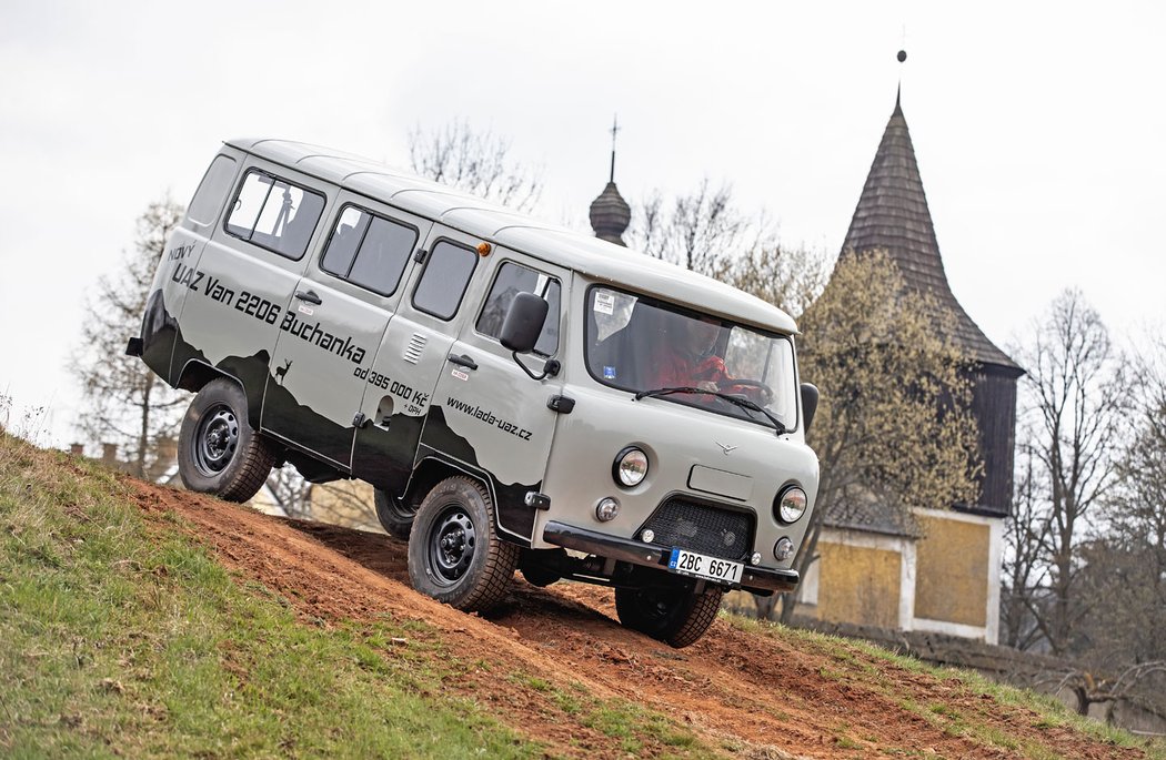 UAZ 2206 Buchanka