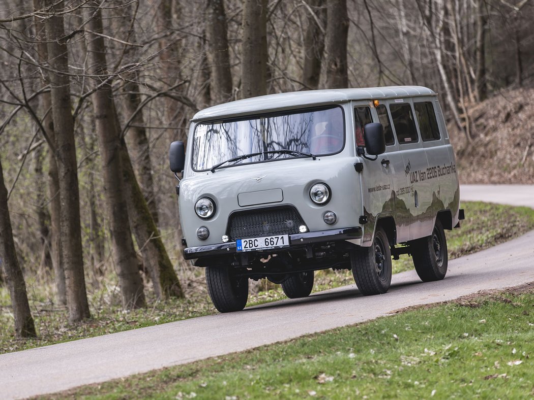 UAZ 2206 Buchanka