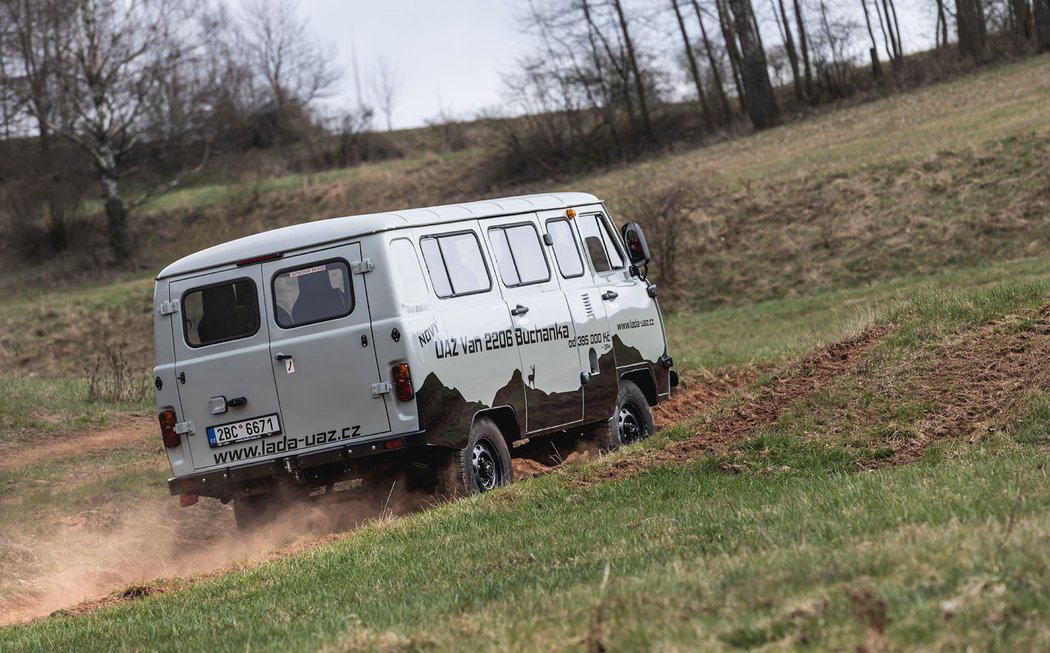 UAZ 2206 Buchanka