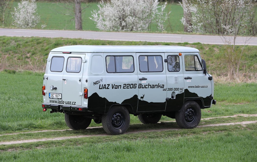 UAZ 2206 Buchanka