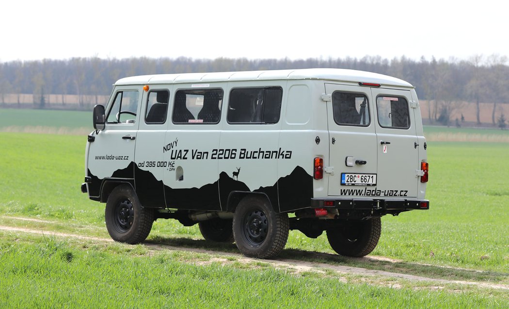 UAZ 2206 Buchanka