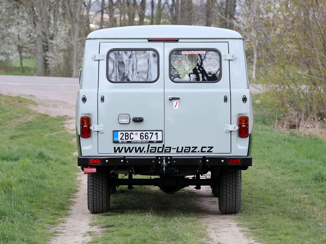 UAZ 2206 Buchanka