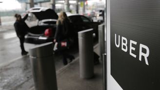 Uber podepsal dohodu s českou vládou, pro jeho řidiče budou platit podmínky jako pro taxikáře