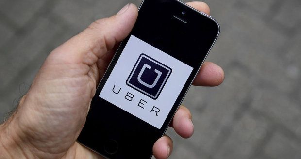 Uber začal provozovat své služby v Brně začátkem měsíce a po čtrnácti dnech je s taxikáři ve »válečném stavu«.