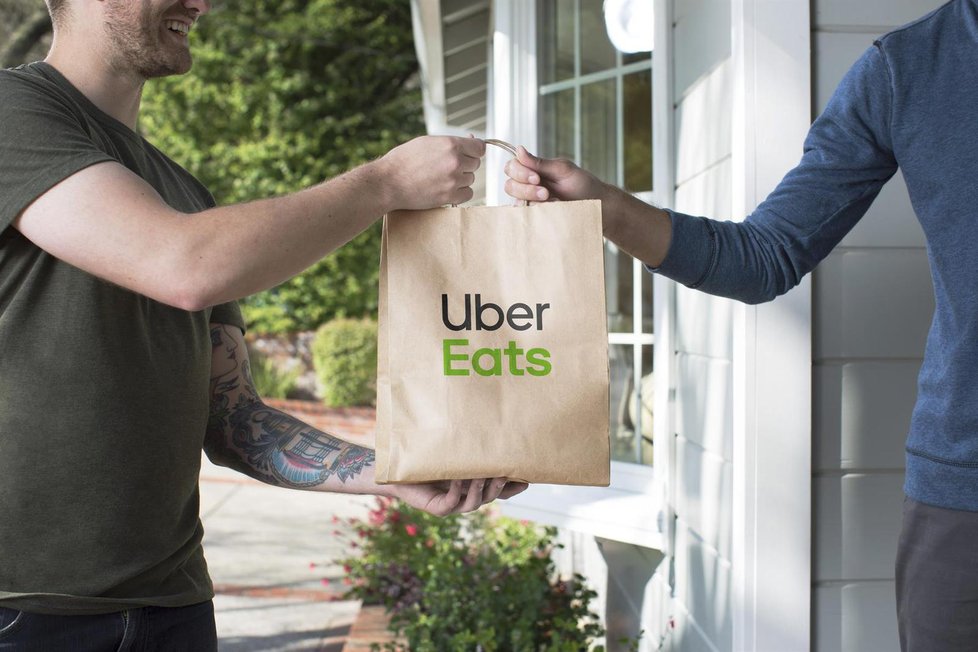 Uber spojí odvoz a objednávání jídla