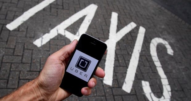 Uber je trnem v oku taxikářům na mnoha místech.