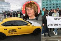 Taxikáři dali primátorce ultimátum: Do pátku musí vyřešit Uber, jinak budou stávkovat
